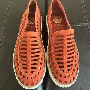 VINCE CAMUTO Women's Rust Romeena Cutout Platform Slip-on Sneakers SZ 10M (New)